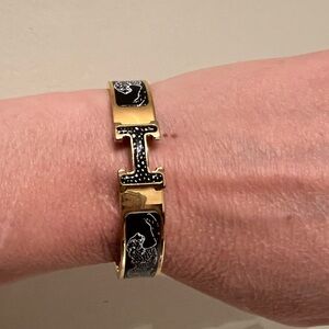 Fashion jewelry. Enamel bracelet.